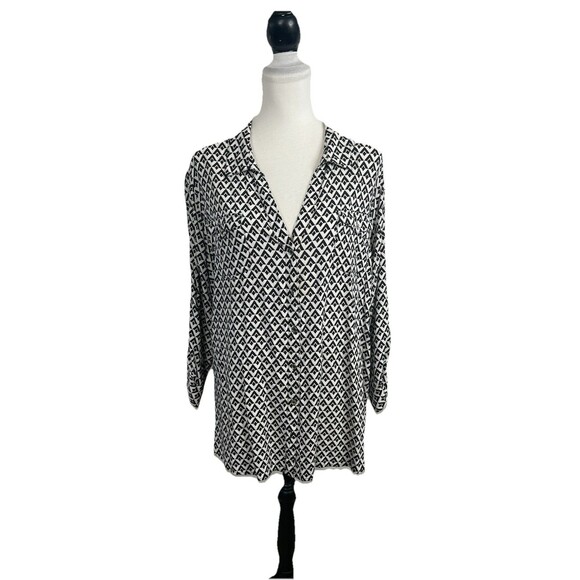 Cato Blouse Plus Size 22/24W Black & White Print Rayon V Neck Roll Tab Sleeves - Picture 1 of 10